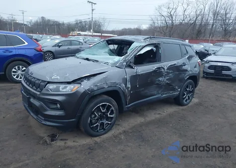 2022 Jeep Compass Altitude 4X4 z USA, uszkodzony, nr VIN 3C4NJDBB6NT197095